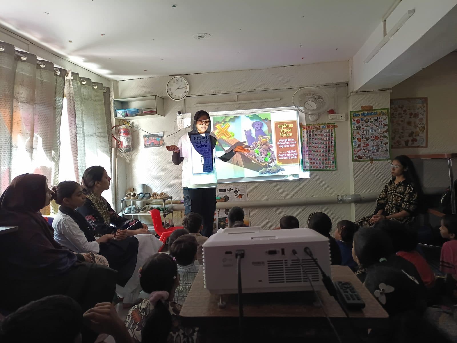 Students learning about Delhi's birds and urban wildlife at the Wildlife Rescue session