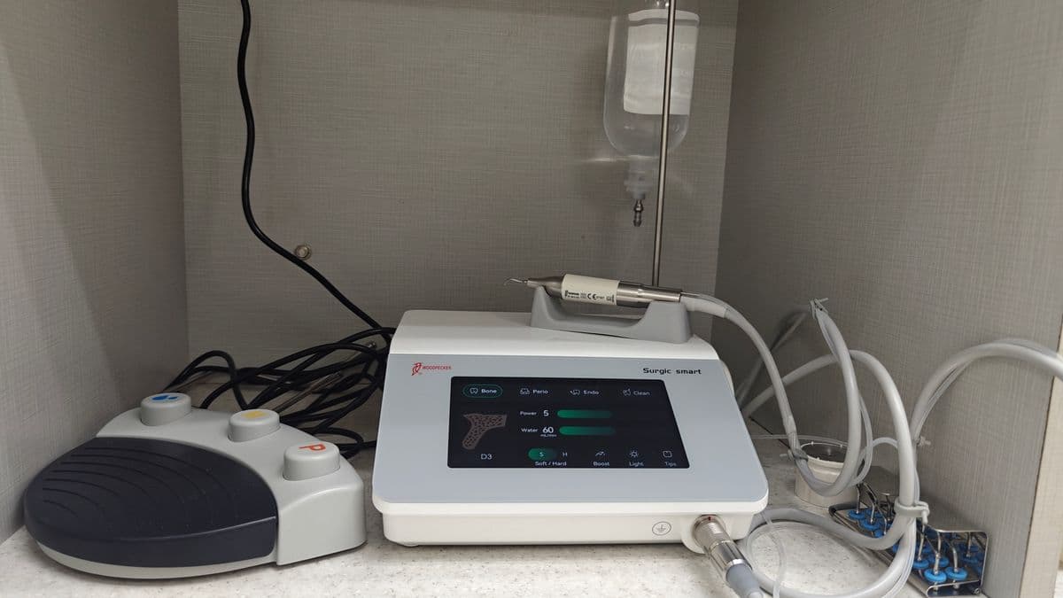 Ultrasonic bone cutter surgical setup at Wildlife Rescue clinic