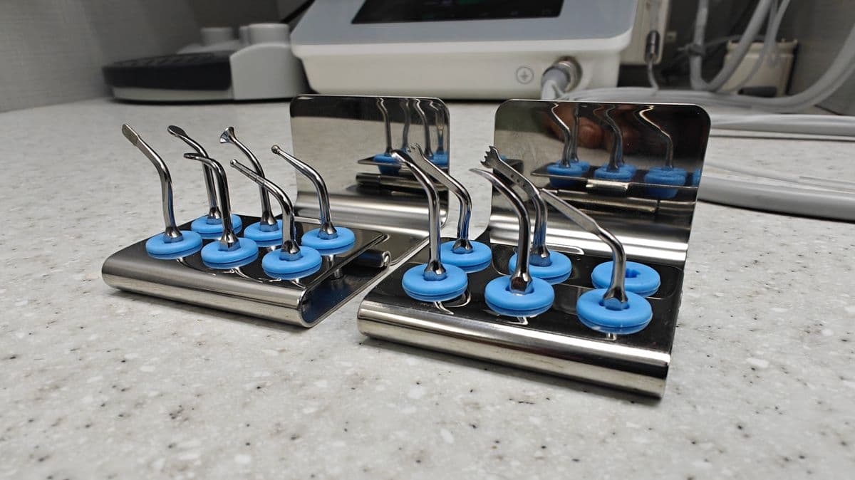 Specialized ultrasonic cutting tip sets in stainless steel holders