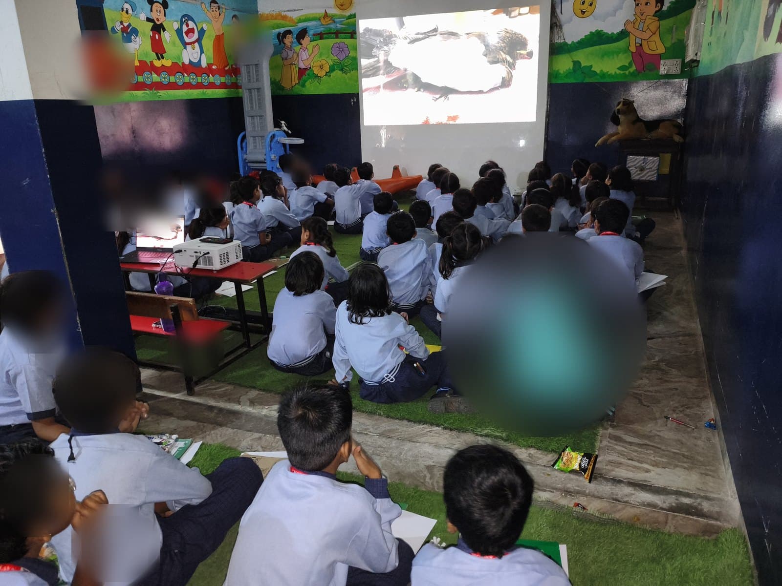 A class watching a photograph of an injured bird under treatment at the Wildlife Rescue clinic